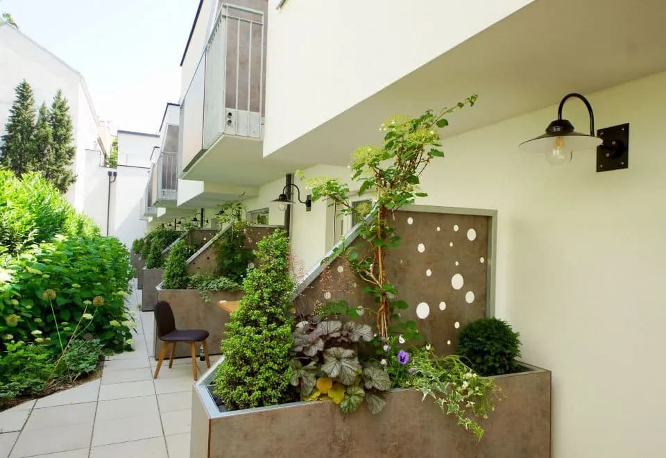 Parks 73 The TownHouse Hotel