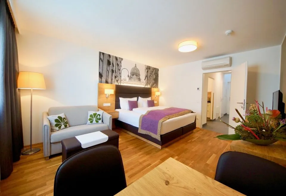 Parks 73 The TownHouse Hotel