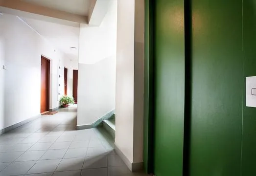 Faust and Mona Lisa Apartments