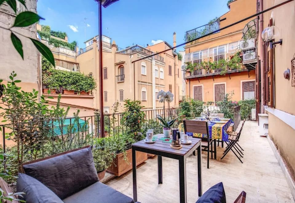 Tritone Top House
