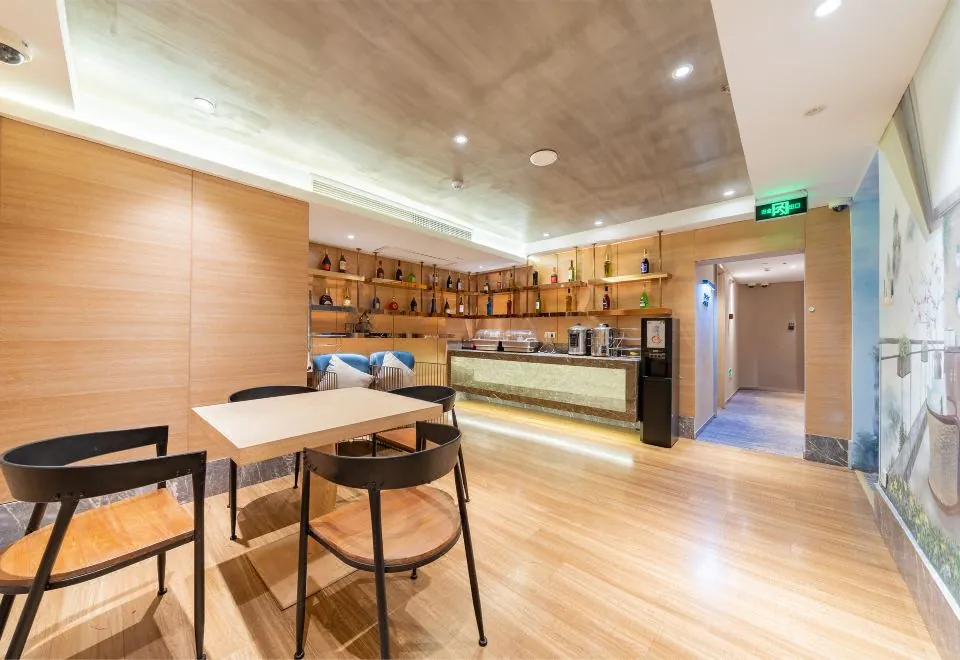 Jinglai Hotel Urban Luxury (Shanghai Railway Station Zhongxing Road Metro Station Branch)
