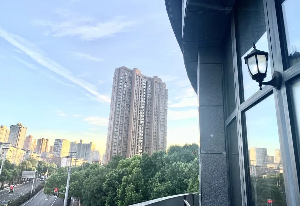 Jinglai Hotel Urban Luxury (Shanghai Railway Station Zhongxing Road Metro Station Branch)