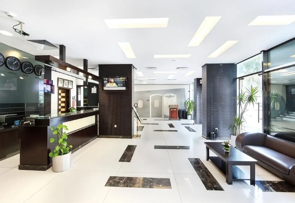 Manhattan Avenue Hotel