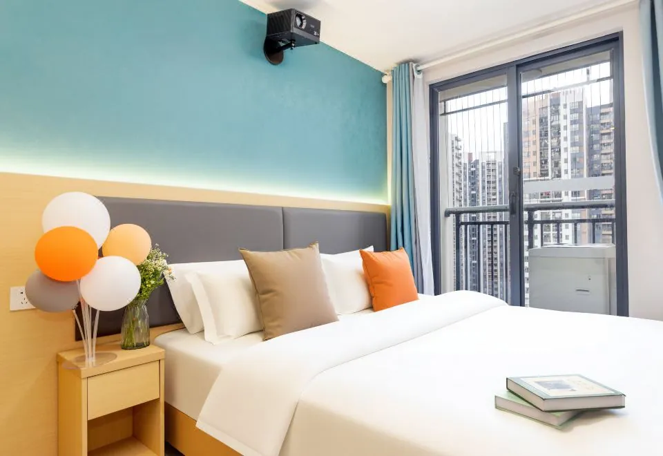 City Light Hotel