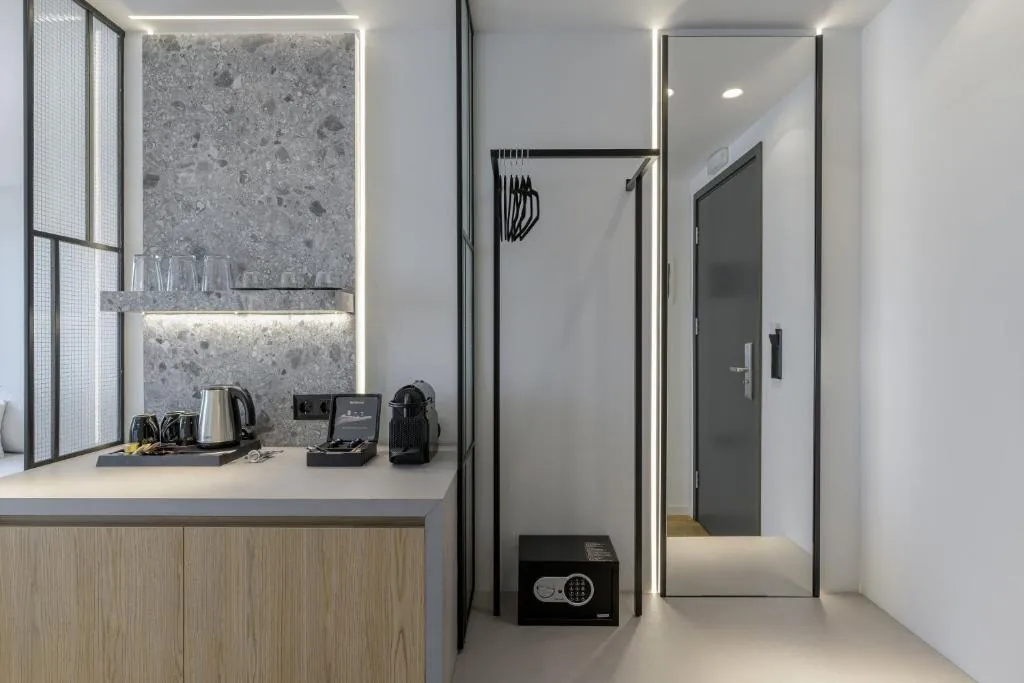 Acropolis Magenta Luxury Suites