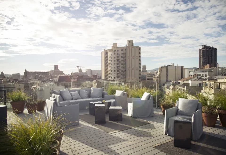 Yurbban Trafalgar Hotel