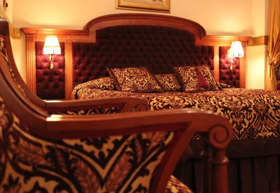Aruna Hotel
