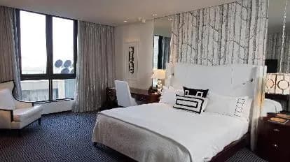 Davinci Hotel on Nelson Mandela Square