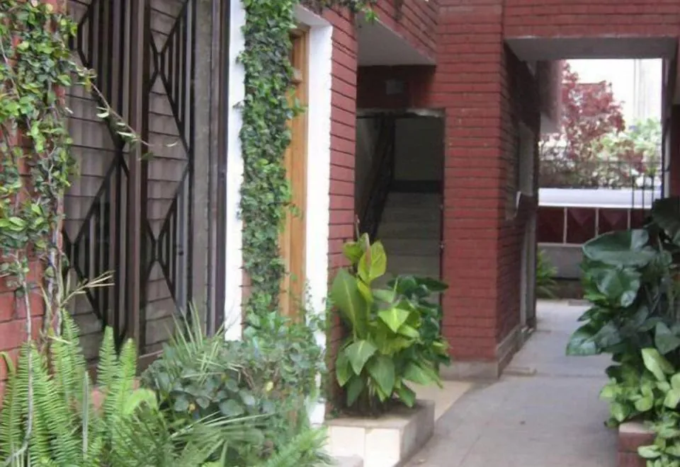 Samra Court