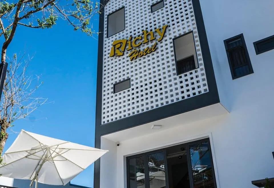 Richy Hotel
