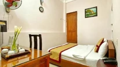 Gold Night Hotel