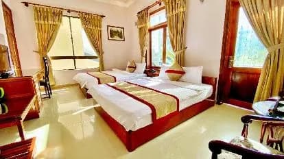 Gold Night Hotel