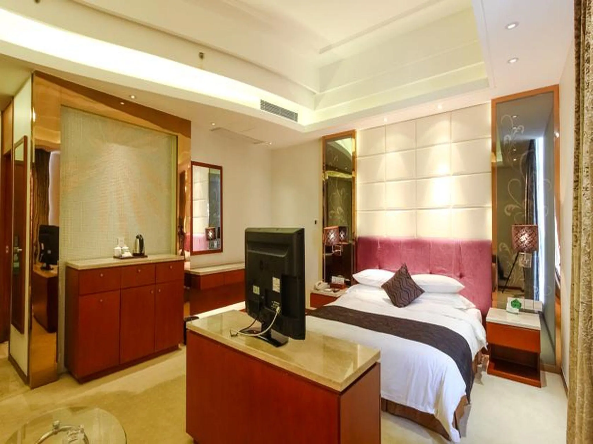 Fragrant Bay Hotel