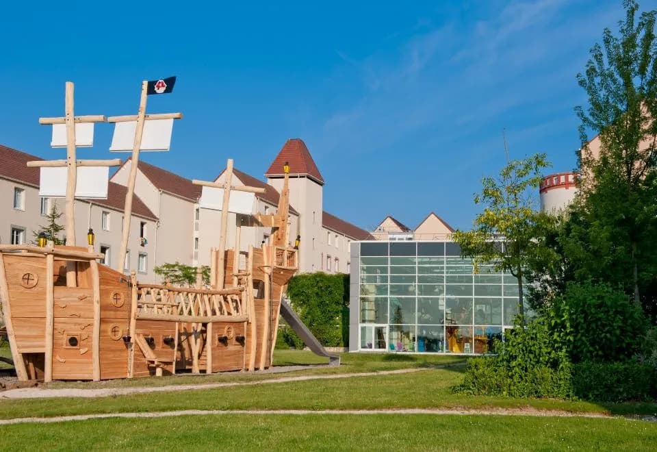Explorers Hotel