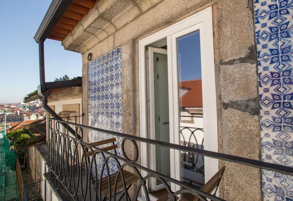 Porto and Cl¨¦rigos Views by Porto City Hosts