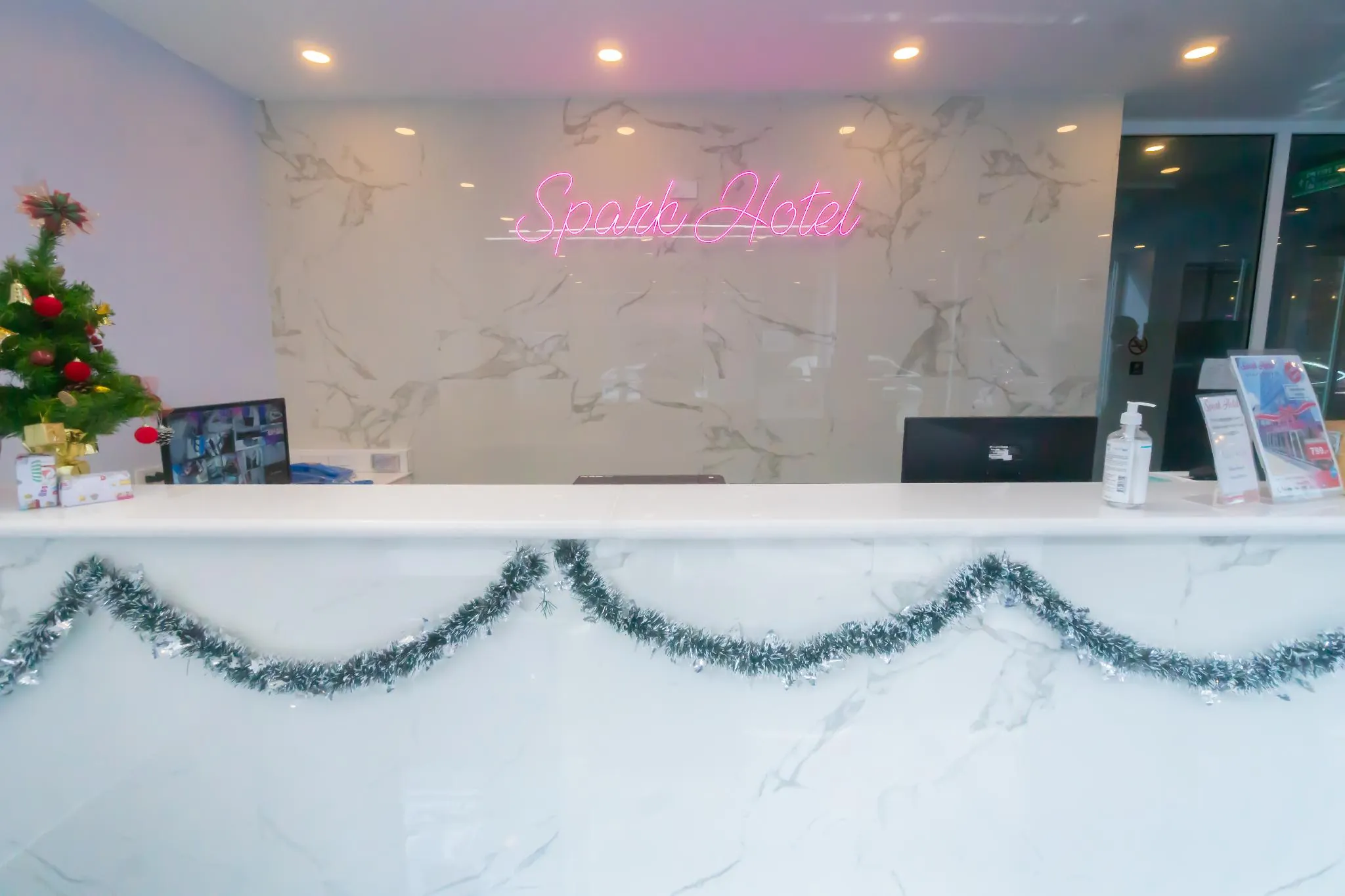 Spark Hotel - MRT Queen Sirikit