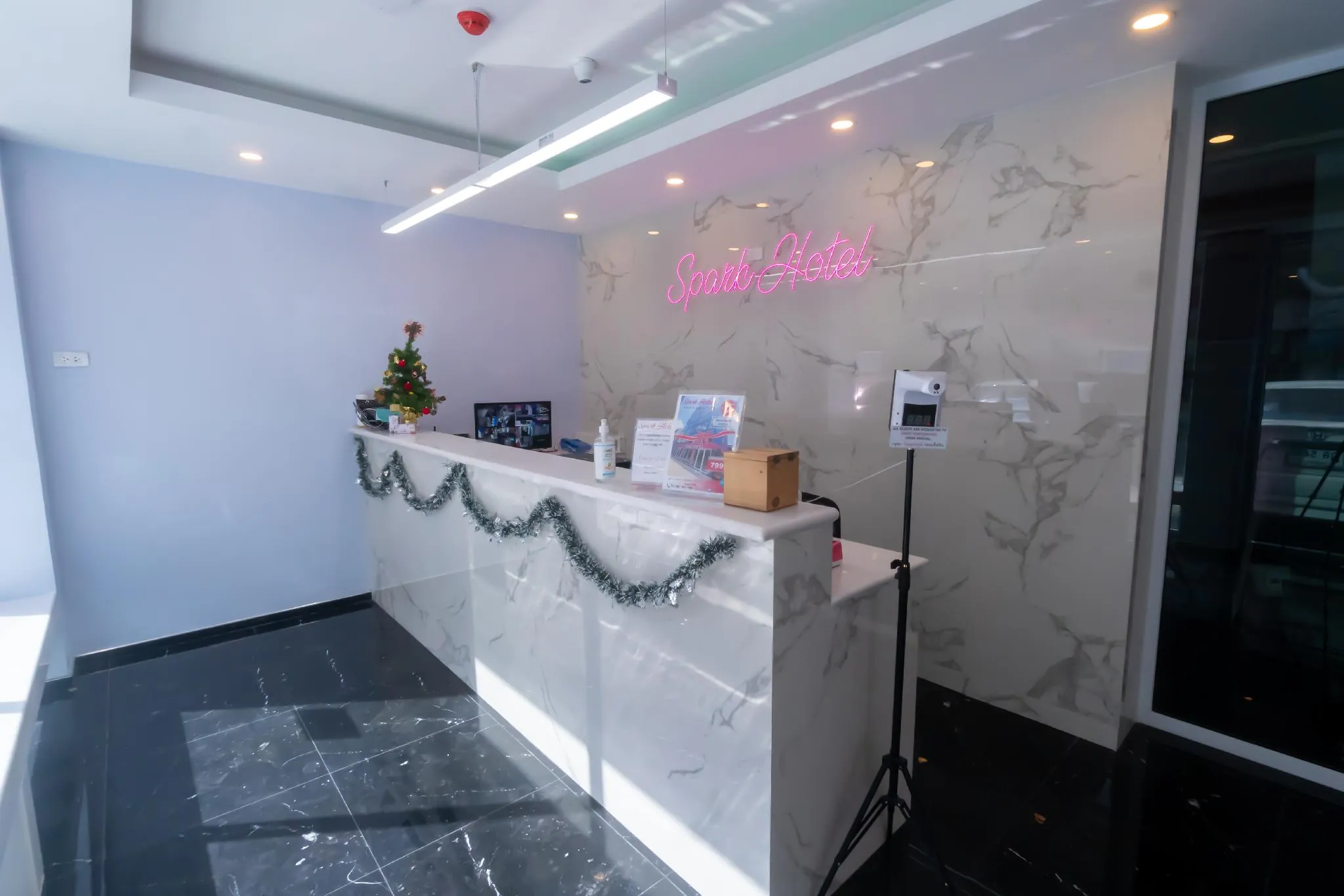 Spark Hotel - MRT Queen Sirikit