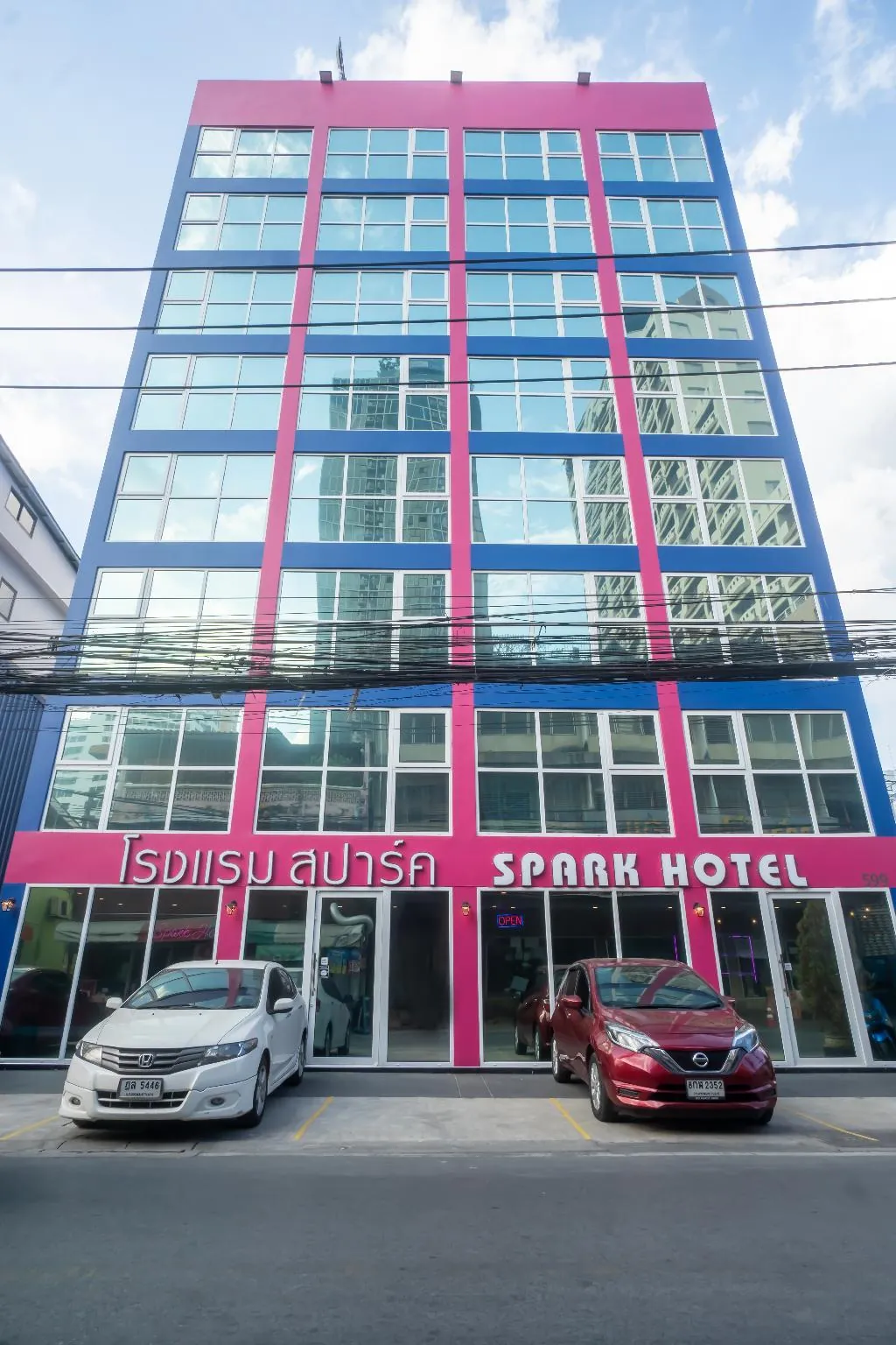 Spark Hotel - MRT Queen Sirikit
