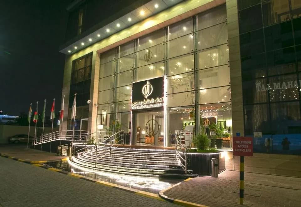 La Castle Hotel