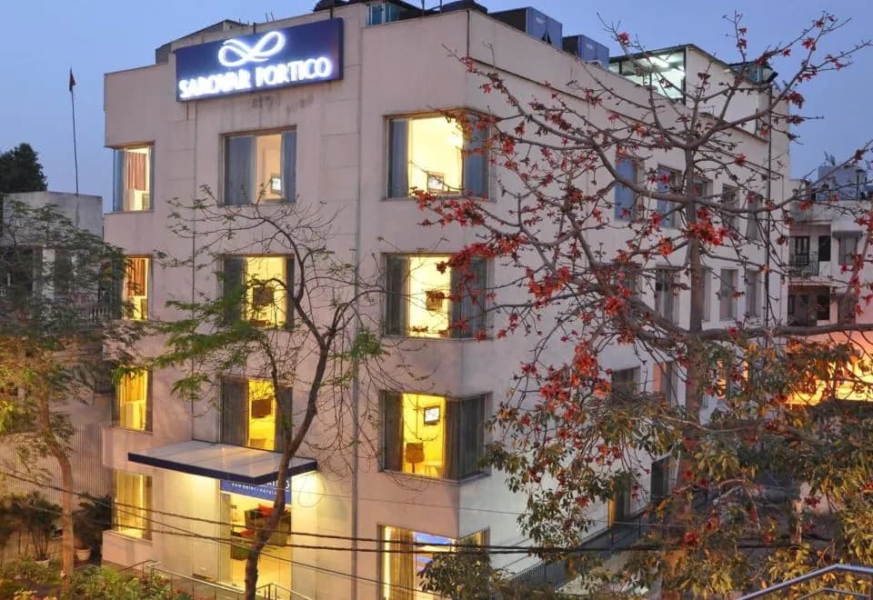 Sarovar Portico Naraina, Hotel