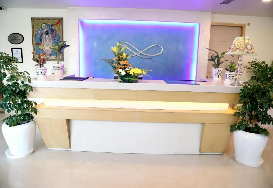 Sarovar Portico Naraina, Hotel