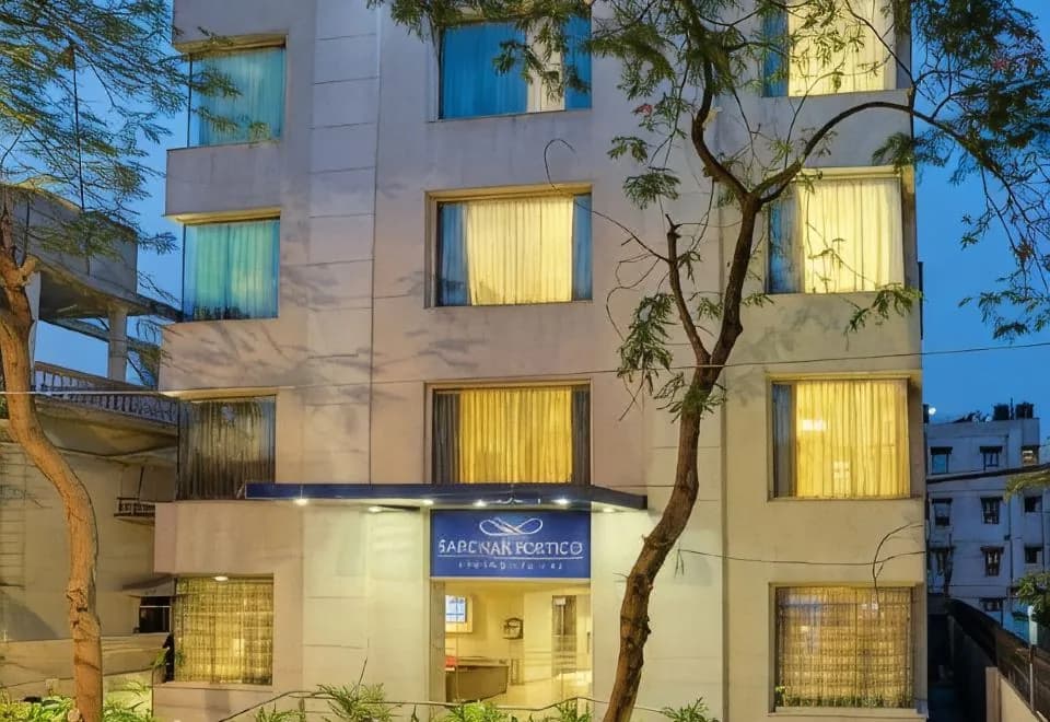 Sarovar Portico Naraina, Hotel