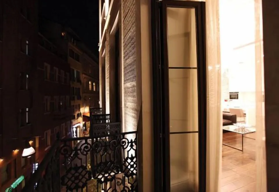 Pera Residence