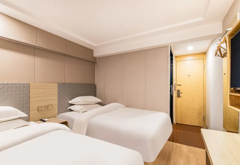 Pengyi Hotel (Shanghai No.9 People's Hospital Xizang South Road Subway Station)