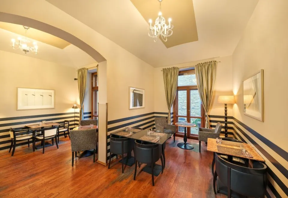 Hunger Wall Residence