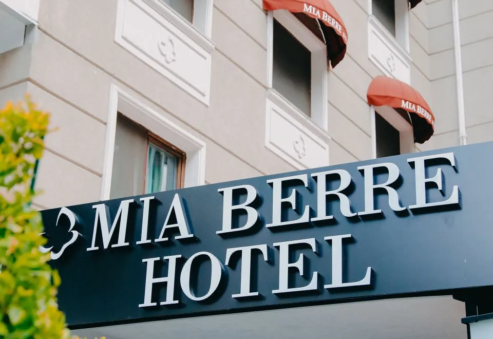 Mia Berre Hotels