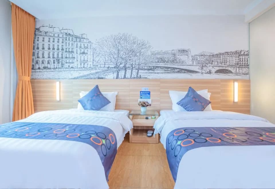 Yimi Hotel (Guangzhou East Lake subway station  Pearl River night tour Terminal)