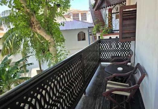 Dhow Palace Hotel
