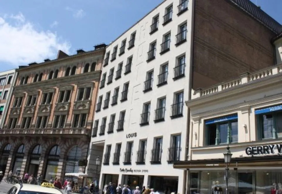 Louis Hotel