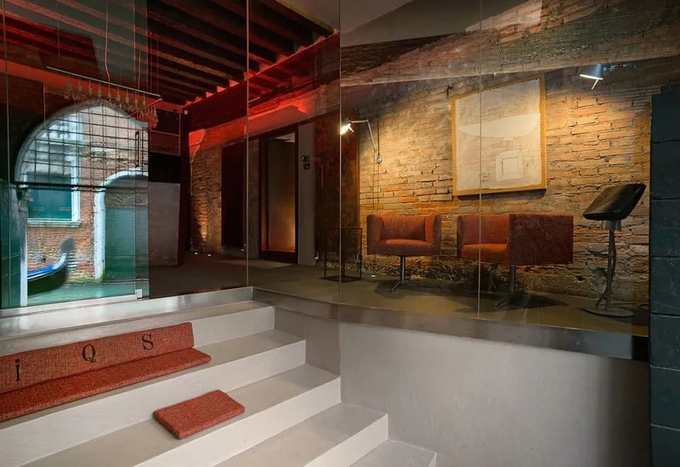 Charming House Iqs
