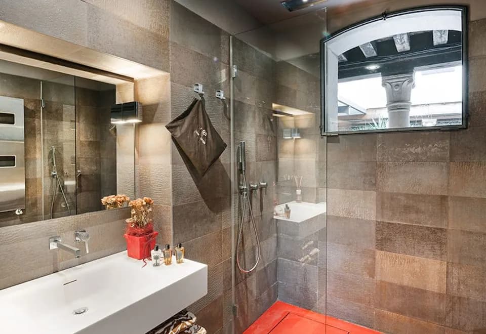 Charming House Iqs