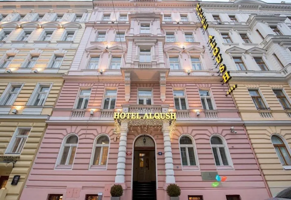 Alqush Downtown Hotel