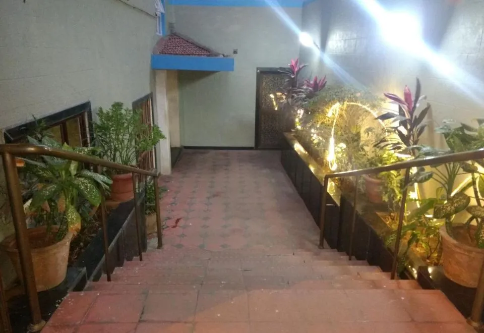 Pals Hotel