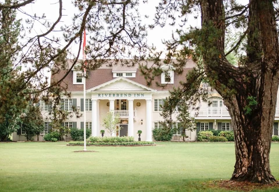 Riverbend Inn & Vineyard