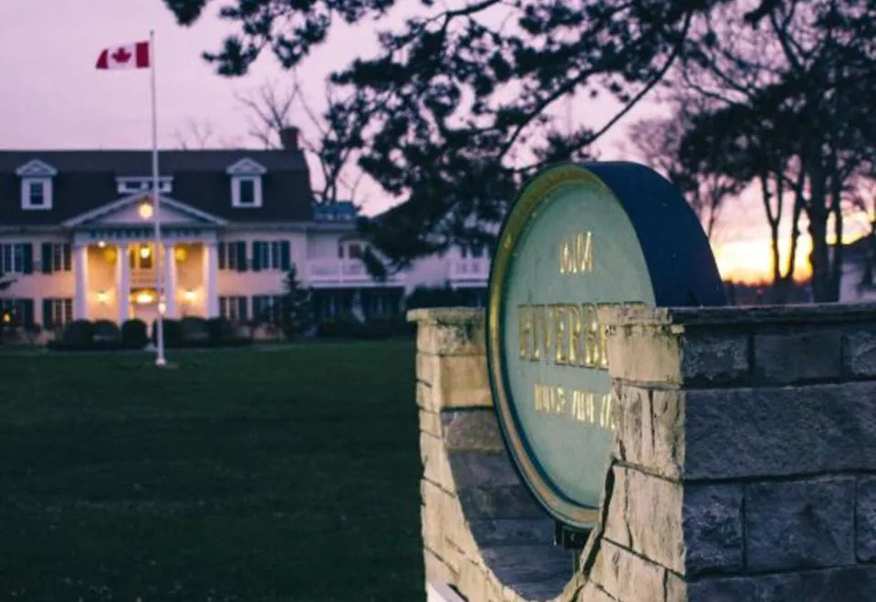 Riverbend Inn & Vineyard