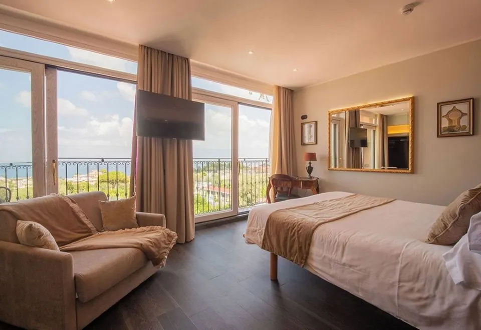 Central Wellness Hotel