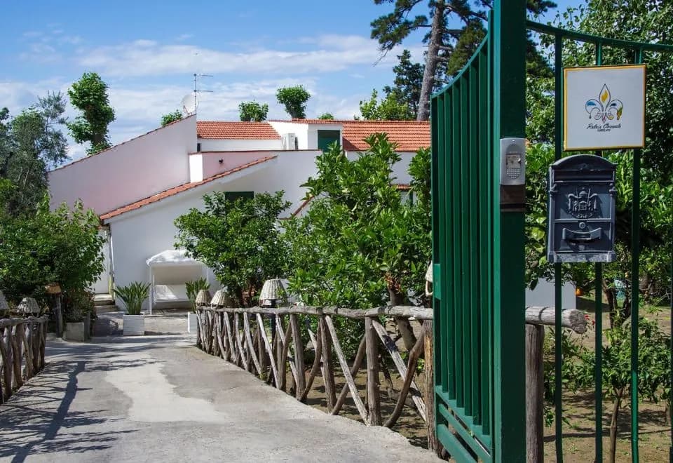 Relais Correale Rooms & Garden