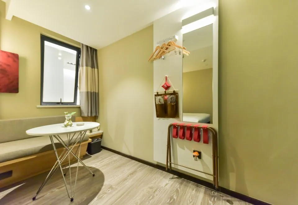 Ibis Hotel (Guangzhou Pazhou International Exhibition Center Branch)