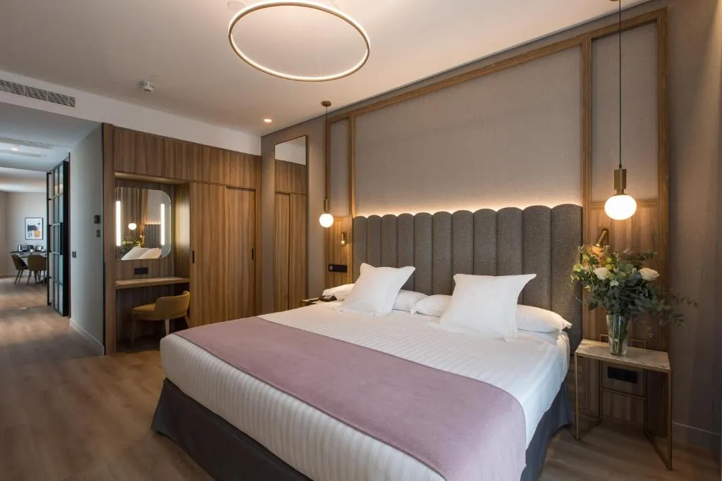 Hotel Giralda Center