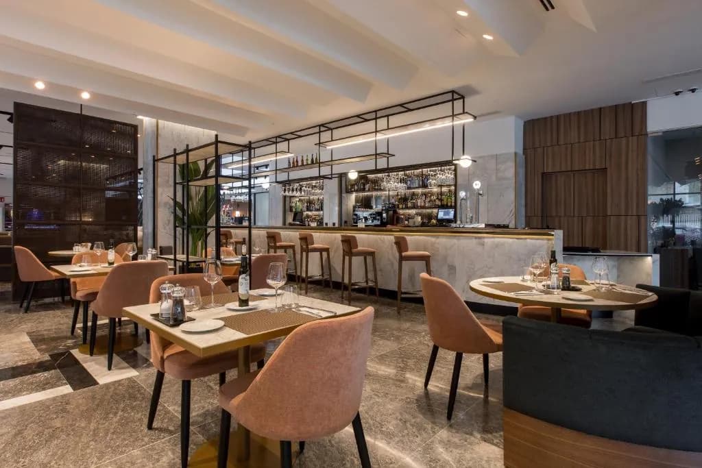 Hotel Giralda Center