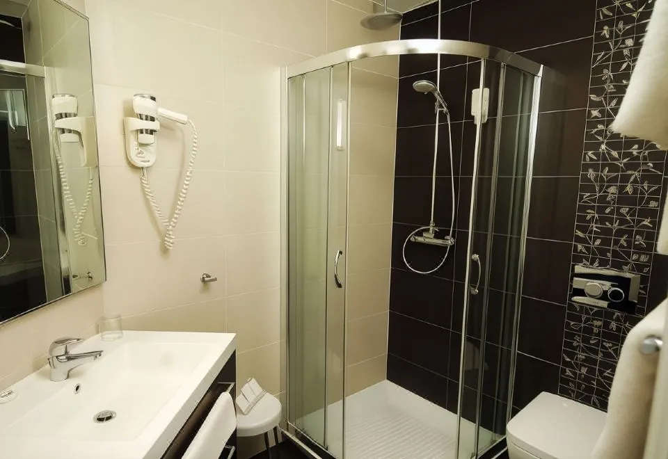 Celenga Apartments with Free Offsite Parking