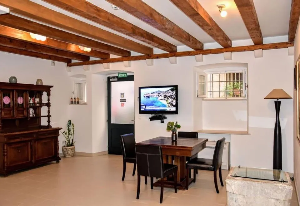 Celenga Apartments with Free Offsite Parking