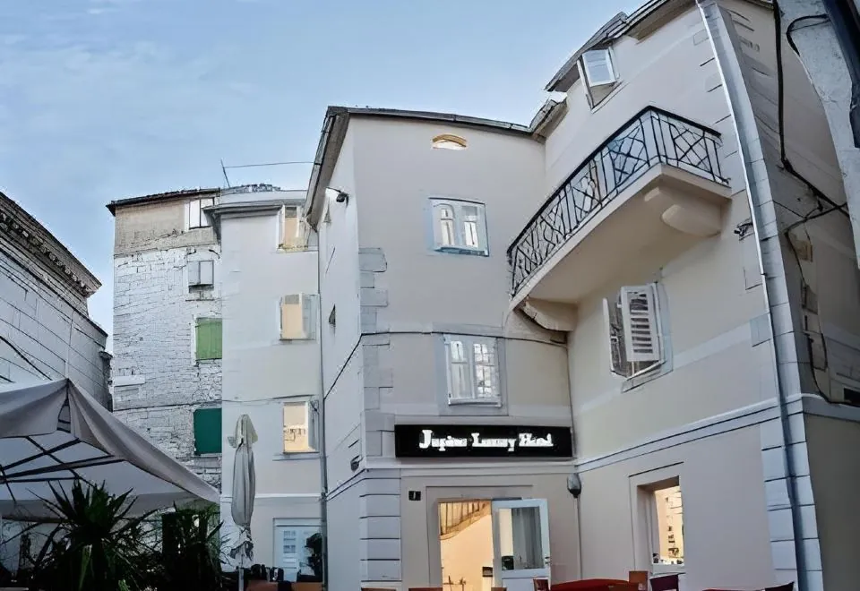 Jupiter Luxury Hotel