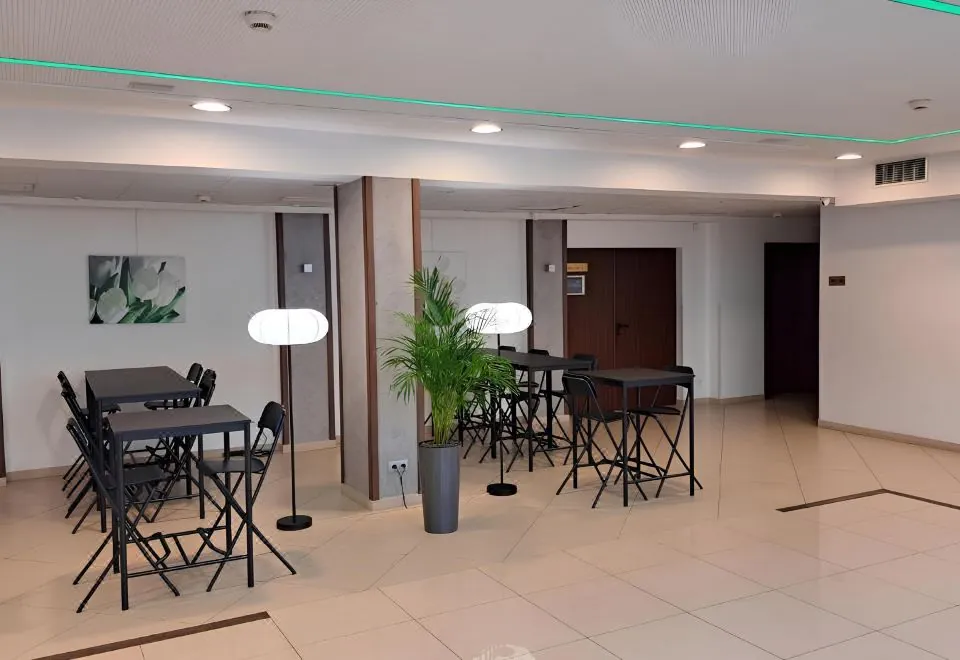 Hotel Poleczki Warsaw Airport