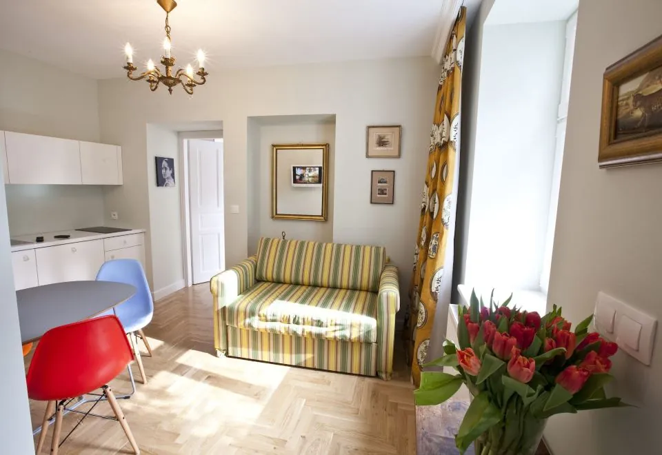 Crystal Suites Chez Helena