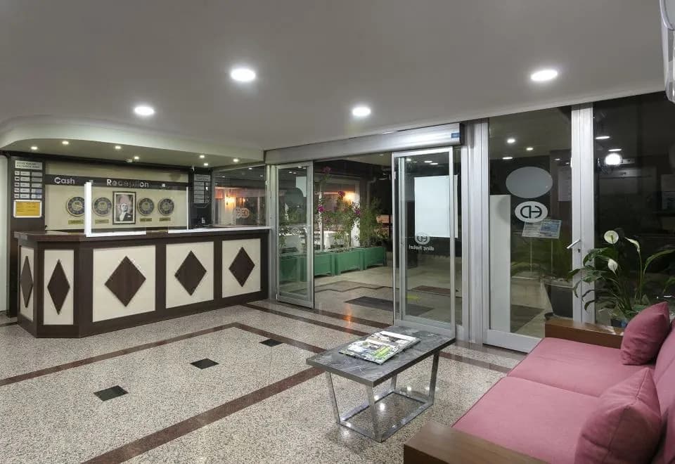 Lara Dinc Hotel